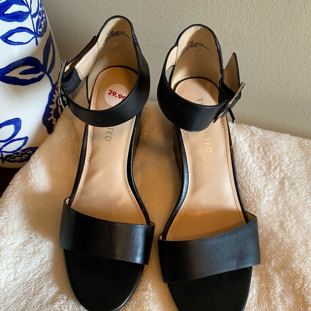 THE LIMITED Women's Black Wedge Sandals